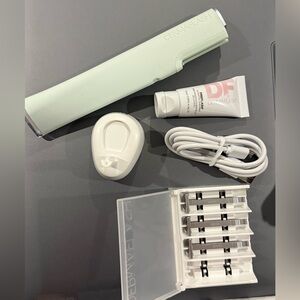 Dermaflash Mint Facial Exfoliation Device with Accessories